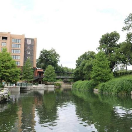 Cozy Downtown Guest House 2Br/1Ba Sleeps 8 ซานอันโตนิโอ ภายนอก รูปภาพ