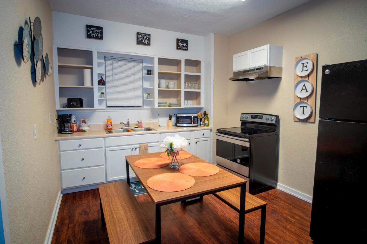 Cozy Downtown Guest House 2Br/1Ba Sleeps 8 ซานอันโตนิโอ ภายนอก รูปภาพ