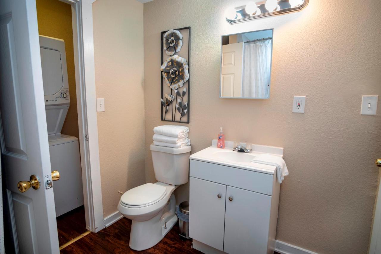Cozy Downtown Guest House 2Br/1Ba Sleeps 8 ซานอันโตนิโอ ภายนอก รูปภาพ