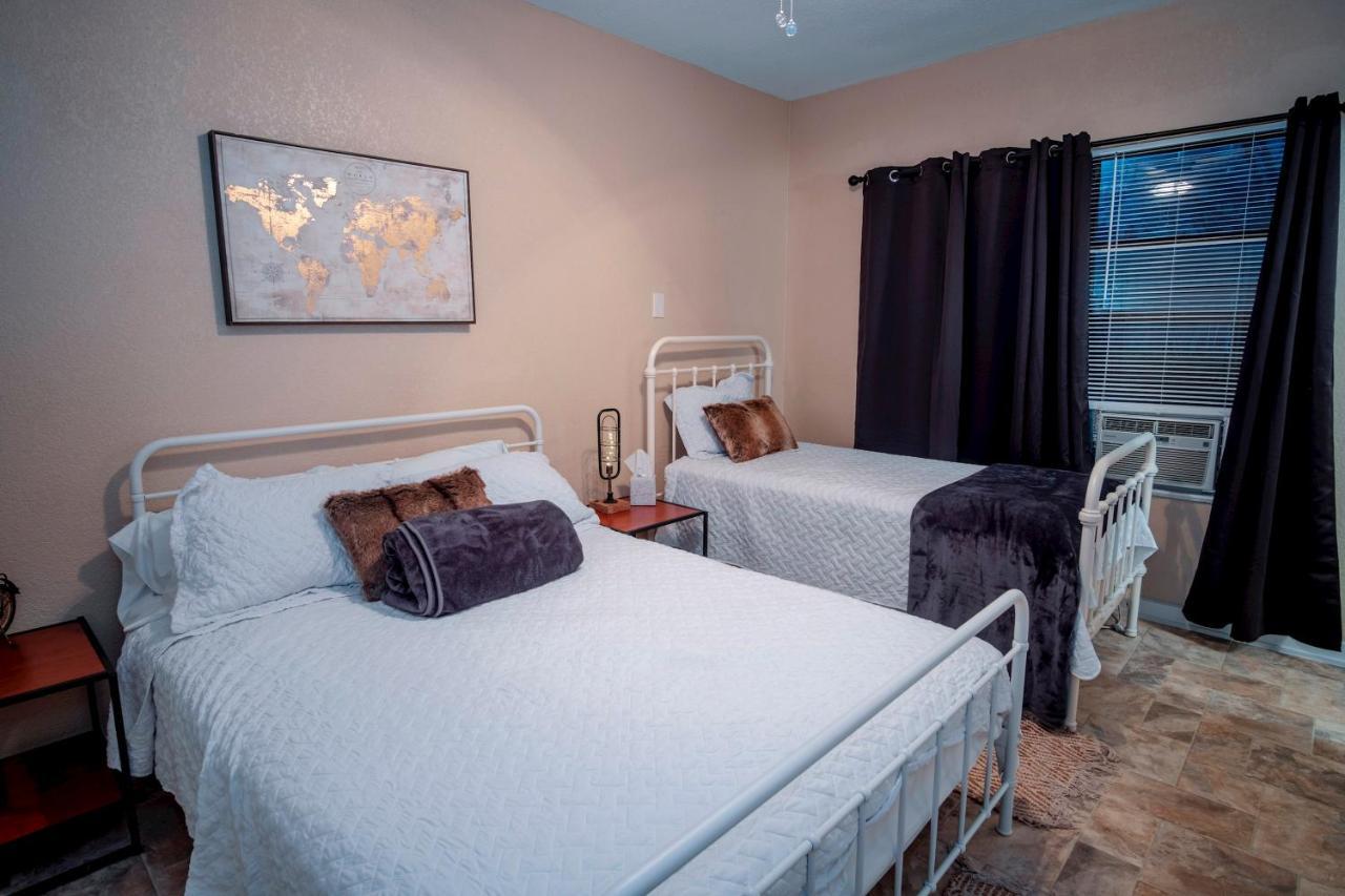 Cozy Downtown Guest House 2Br/1Ba Sleeps 8 ซานอันโตนิโอ ภายนอก รูปภาพ