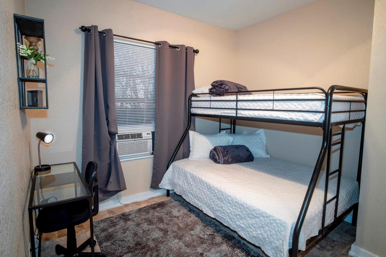 Cozy Downtown Guest House 2Br/1Ba Sleeps 8 ซานอันโตนิโอ ภายนอก รูปภาพ
